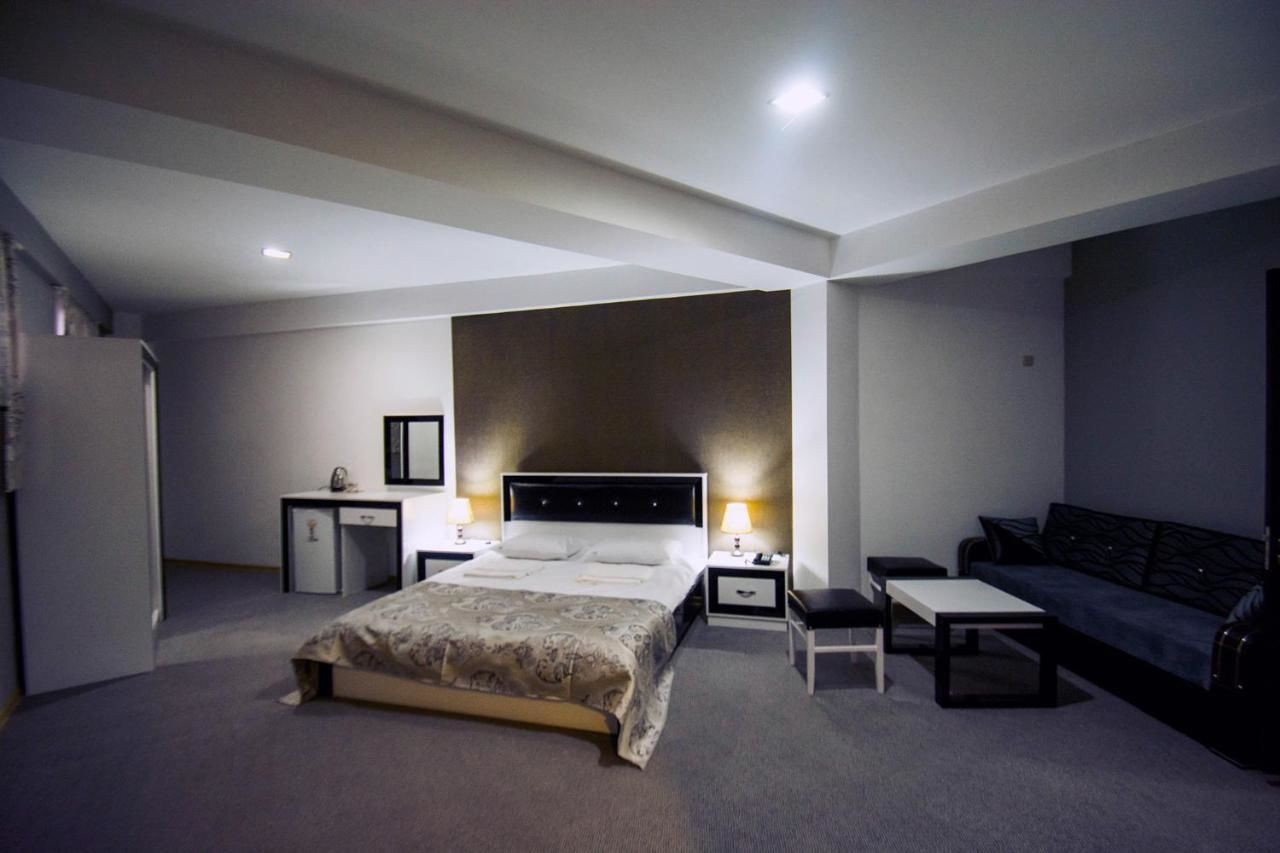 Отель Hotel Batoni Near Airport Тбилиси-13