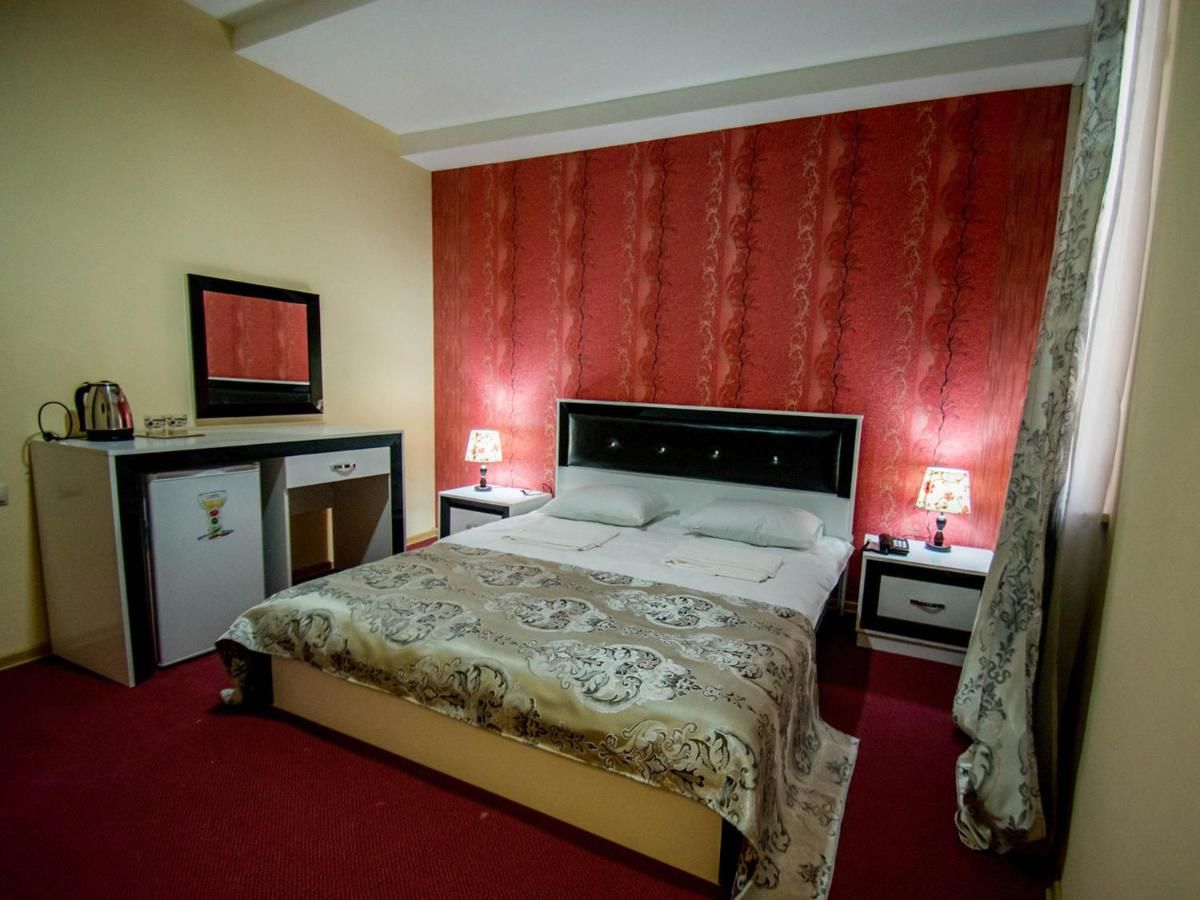 Отель Hotel Batoni Near Airport Тбилиси-14
