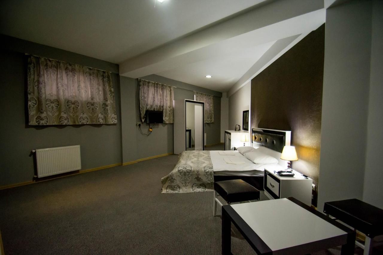 Отель Hotel Batoni Near Airport Тбилиси-20