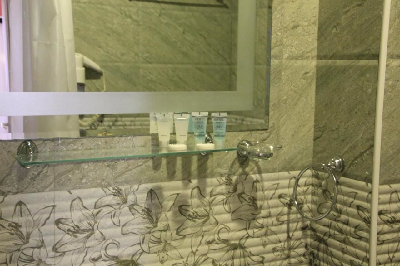 Отель Hotel Batoni Near Airport Тбилиси-5