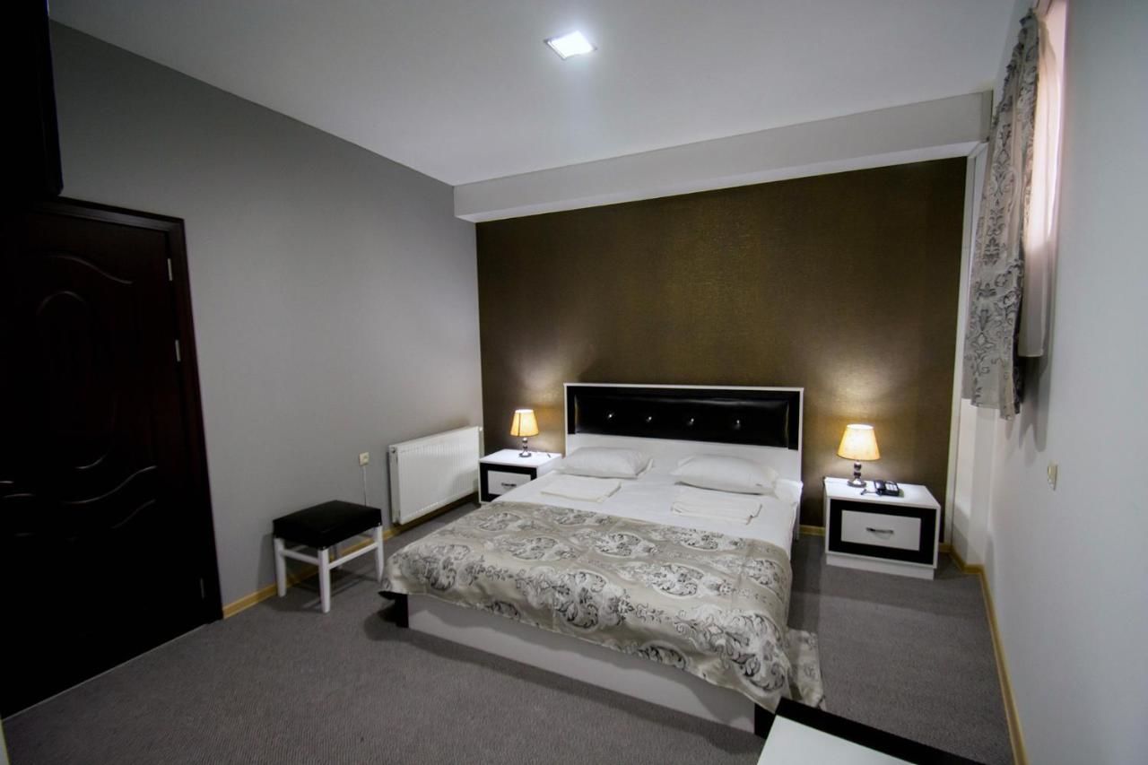 Отель Hotel Batoni Near Airport Тбилиси-23