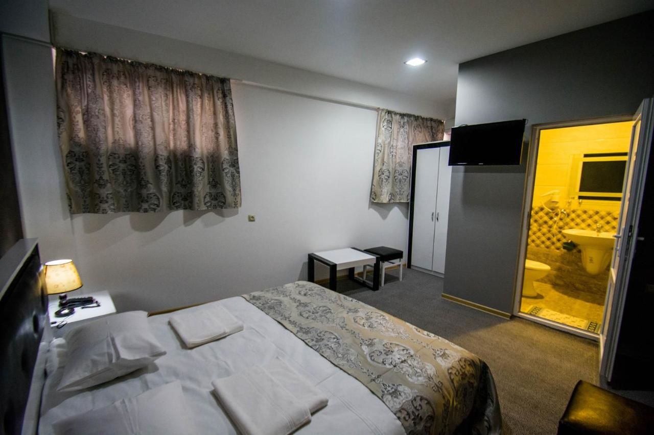 Отель Hotel Batoni Near Airport Тбилиси-24