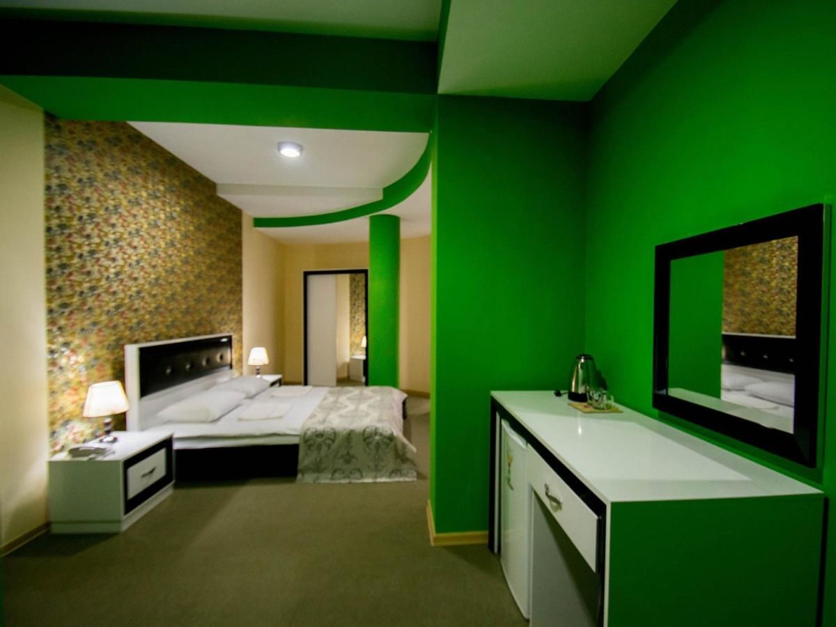 Отель Hotel Batoni Near Airport Тбилиси-33