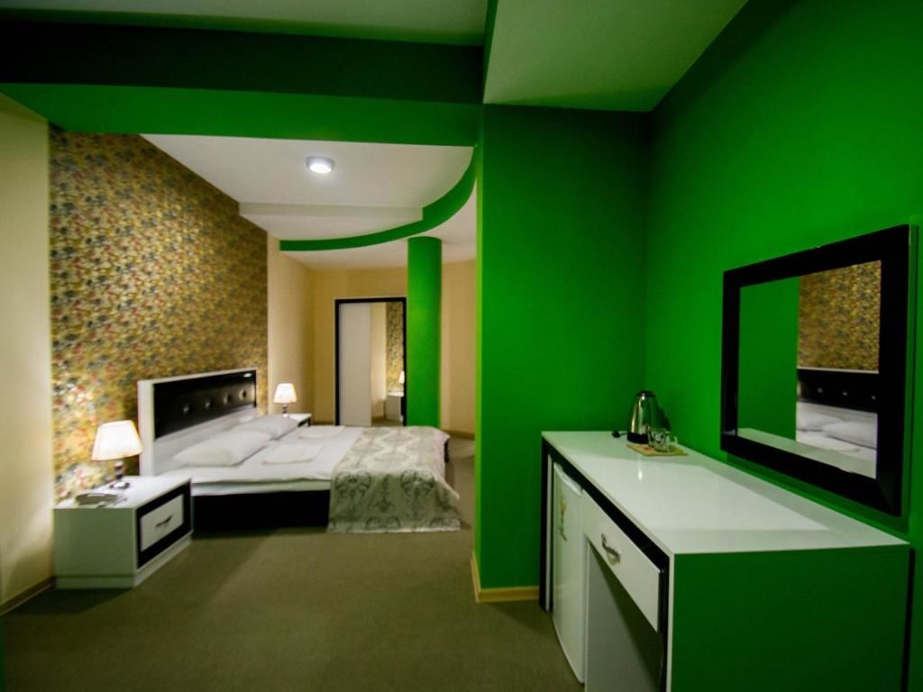 Отель Hotel Batoni Near Airport Тбилиси-47