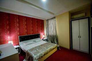 Отель Hotel Batoni Near Airport Тбилиси Улучшенный двухместный номер с 1 кроватью-3