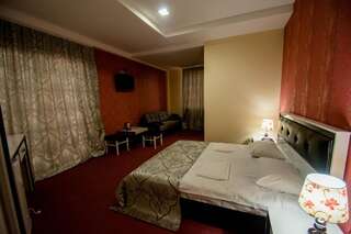 Отель Hotel Batoni Near Airport Тбилиси Трехместный номер «Комфорт»-3
