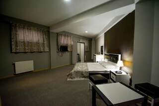 Отель Hotel Batoni Near Airport Тбилиси Бюджетный двухместный номер с 1 кроватью-4