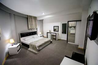 Отель Hotel Batoni Near Airport Тбилиси Бюджетный двухместный номер с 1 кроватью-5