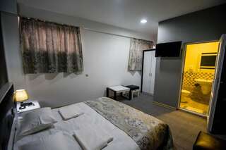 Отель Hotel Batoni Near Airport Тбилиси Стандартный двухместный номер с 1 кроватью-2