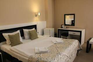 Отель Hotel Batoni Near Airport Тбилиси Бюджетный двухместный номер с 1 кроватью-3