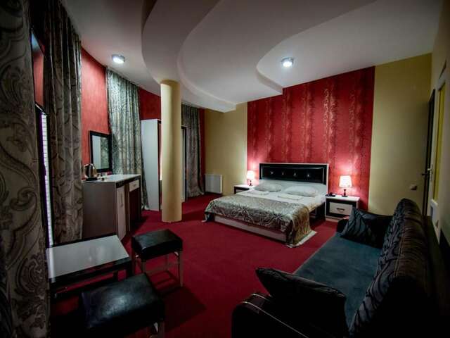 Отель Hotel Batoni Near Airport Тбилиси-3