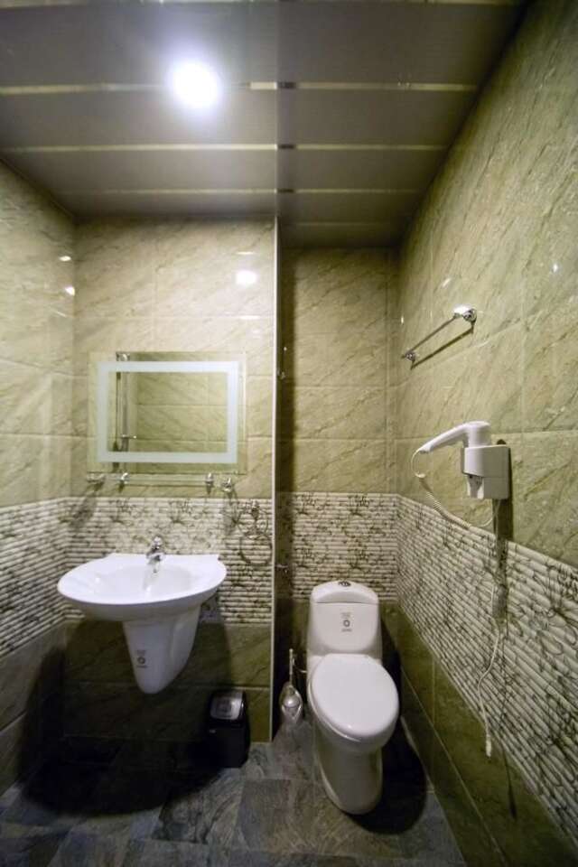 Отель Hotel Batoni Near Airport Тбилиси-15