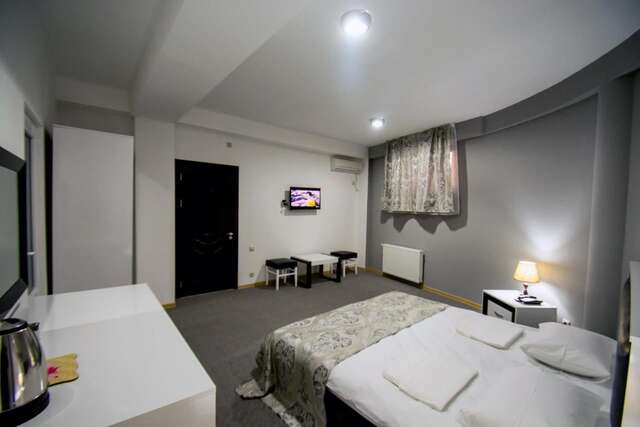 Отель Hotel Batoni Near Airport Тбилиси-20