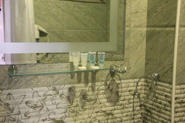 Отель Hotel Batoni Near Airport Тбилиси-4