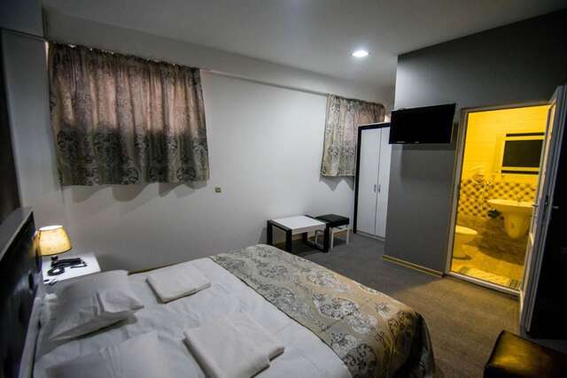 Отель Hotel Batoni Near Airport Тбилиси-23