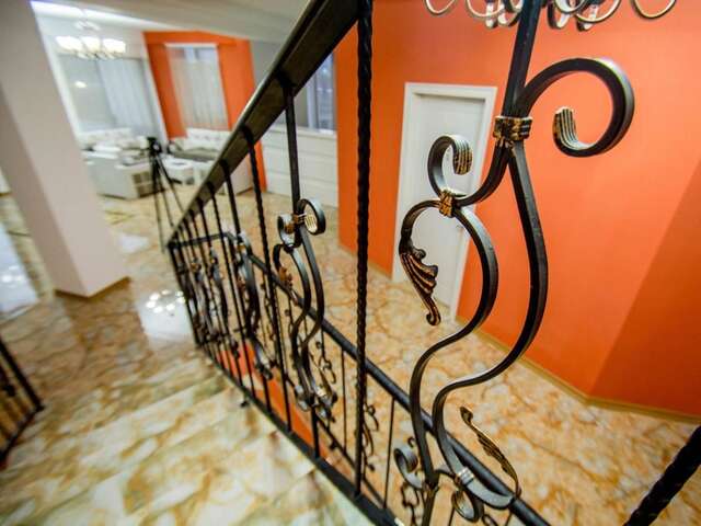 Отель Hotel Batoni Near Airport Тбилиси-28