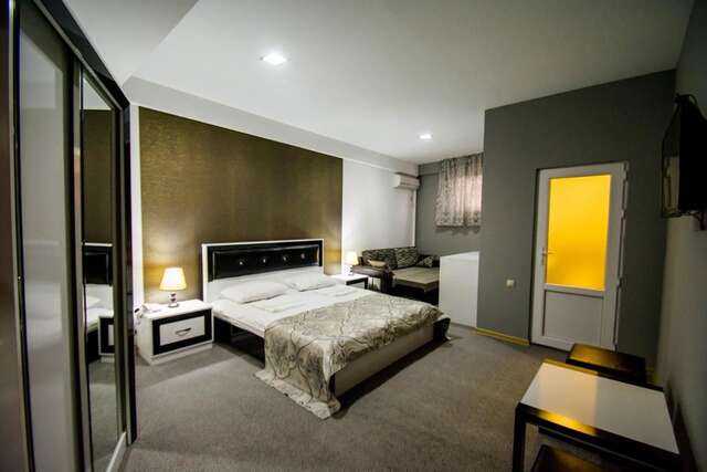 Отель Hotel Batoni Near Airport Тбилиси-29
