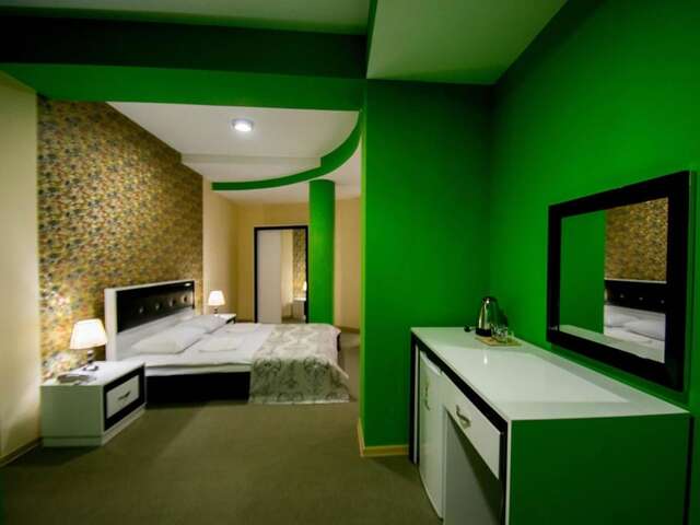 Отель Hotel Batoni Near Airport Тбилиси-32