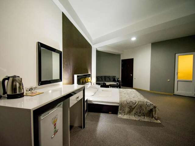 Отель Hotel Batoni Near Airport Тбилиси-33