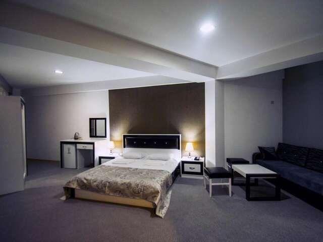 Отель Hotel Batoni Near Airport Тбилиси-35