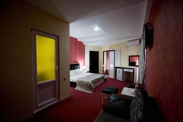 Отель Hotel Batoni Near Airport Тбилиси-36