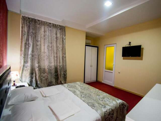 Отель Hotel Batoni Near Airport Тбилиси-40