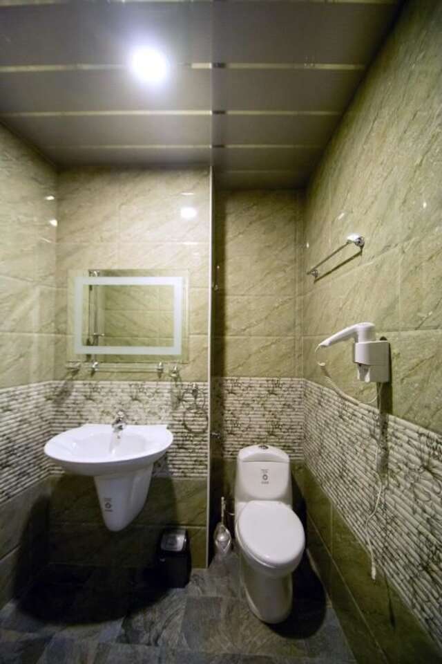 Отель Hotel Batoni Near Airport Тбилиси-53