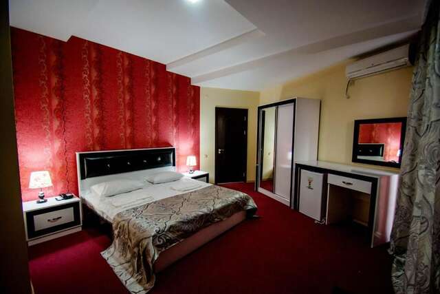 Отель Hotel Batoni Near Airport Тбилиси-54