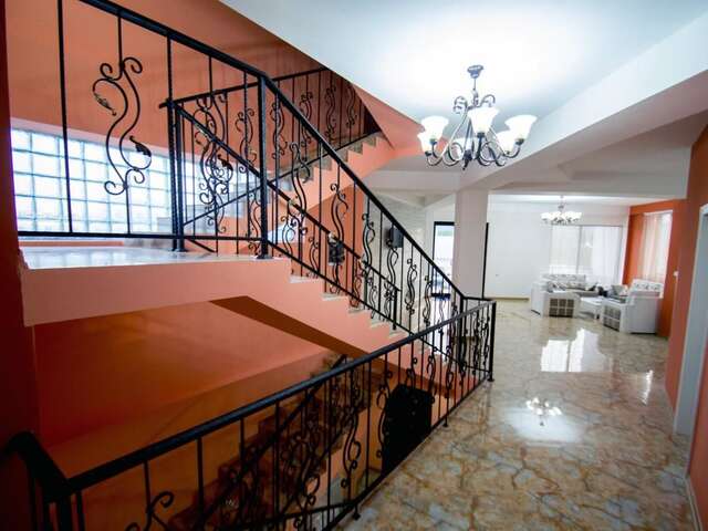Отель Hotel Batoni Near Airport Тбилиси-10