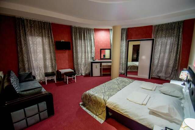 Отель Hotel Batoni Near Airport Тбилиси-11
